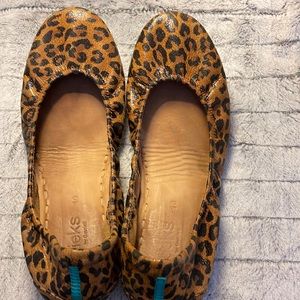 Leopard print Tieks size 10